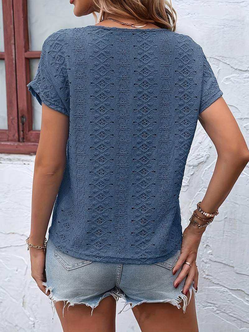 Sophie – T-shirt met ingekeepte halslijn en broderie anglaise