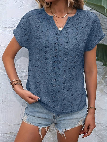 Sophie – T-shirt met ingekeepte halslijn en broderie anglaise