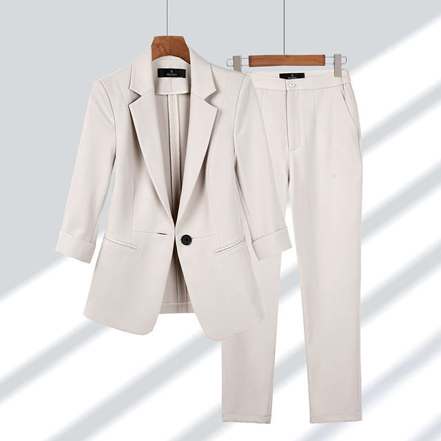 Beige damen anzug set mit blazer und hose