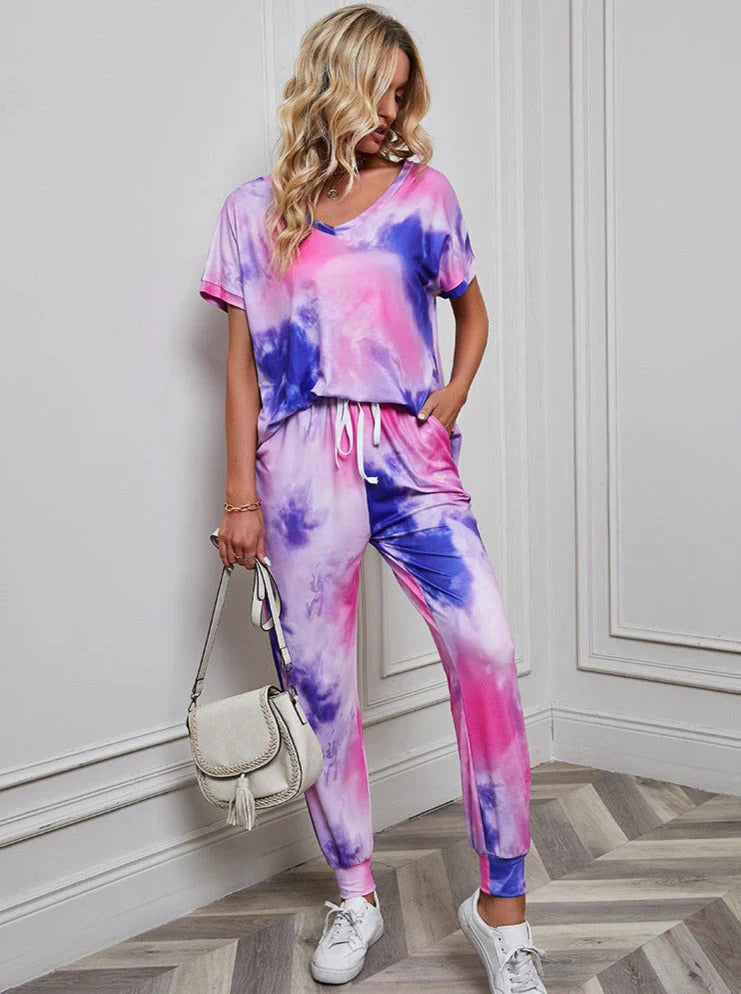 Ibo | set bestaande uit shirt en broek in een tie-dye patroon in roze en blauw