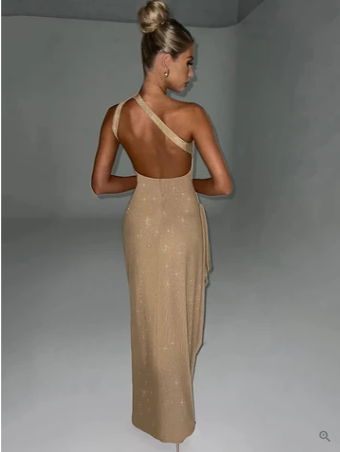 Scarlett – glanzende backless cocktailjurk met parels