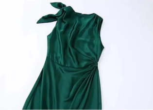 Victoria – maxi-jurk met ruches voor dames in groen satijn