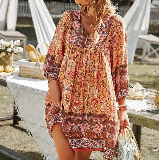 Emma – losvallende korte boho-jurk met bloemenprint