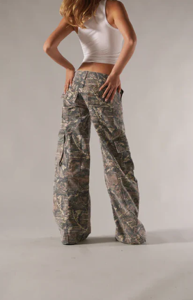 Rebelle cargobroek met lage taille - bruin camo