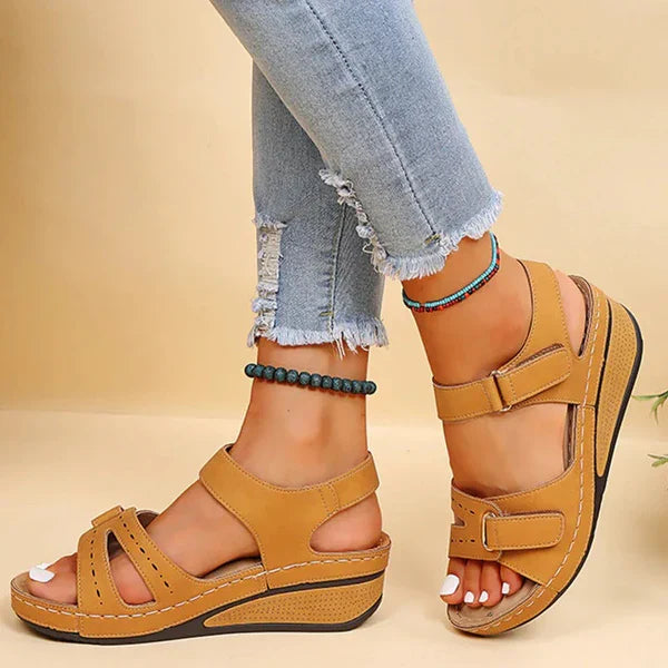 Harper – zomerse retro sandalen met V-bandjes voor dames