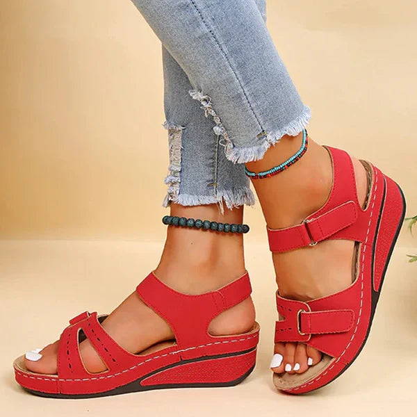 Harper – zomerse retro sandalen met V-bandjes voor dames